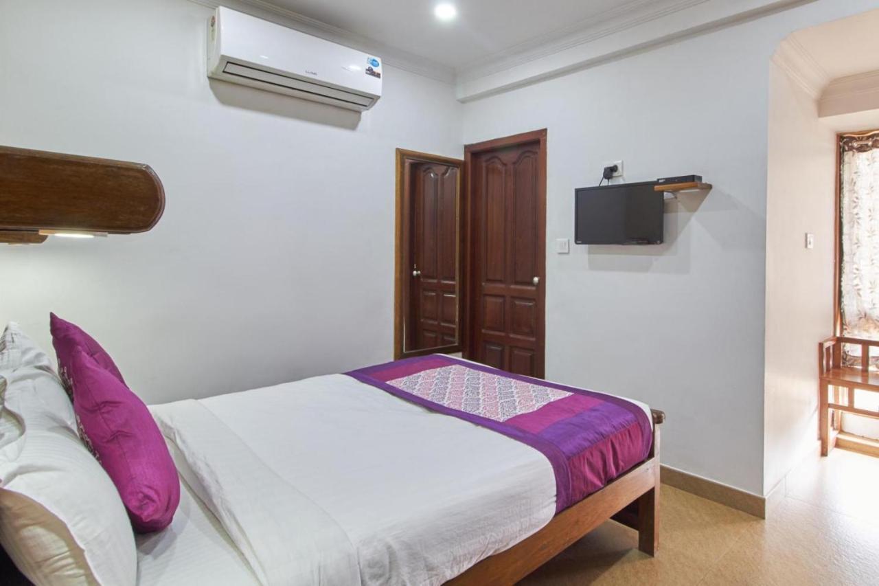 Hotel Mart View Kochi Esterno foto