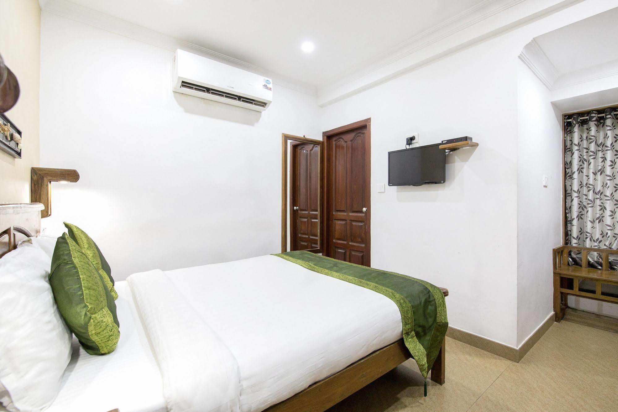 Hotel Mart View Kochi Esterno foto